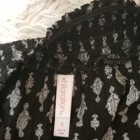 NWOT Off the Shoulder Top Small - Picture 3 of 4